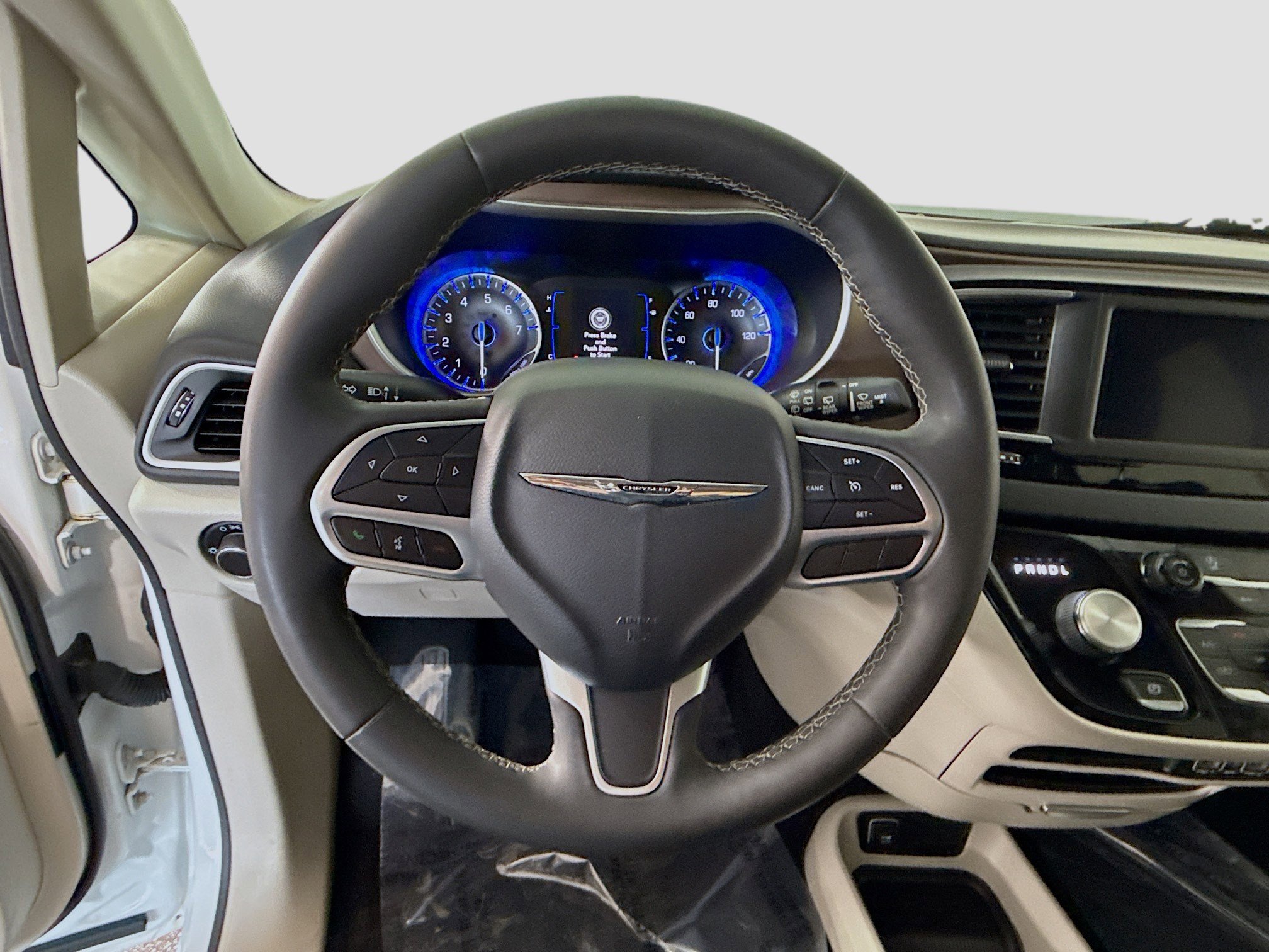 Used 2022 Chrysler Voyager LX FWD image 13