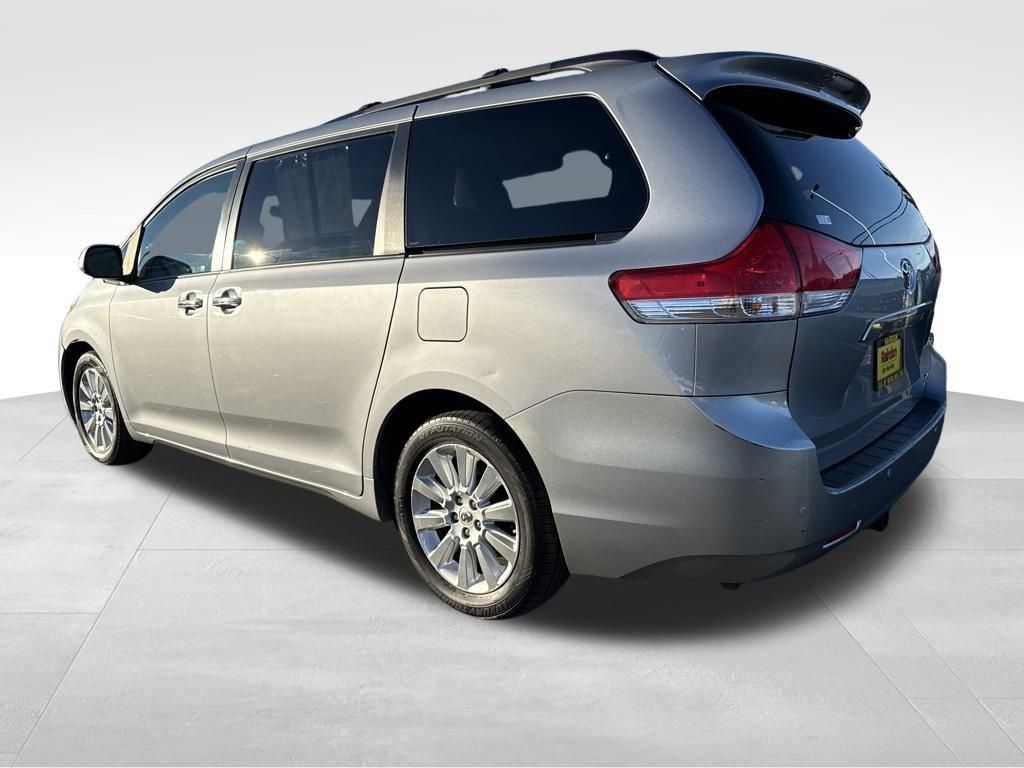 Used 2012 Toyota Sienna XLE image 7