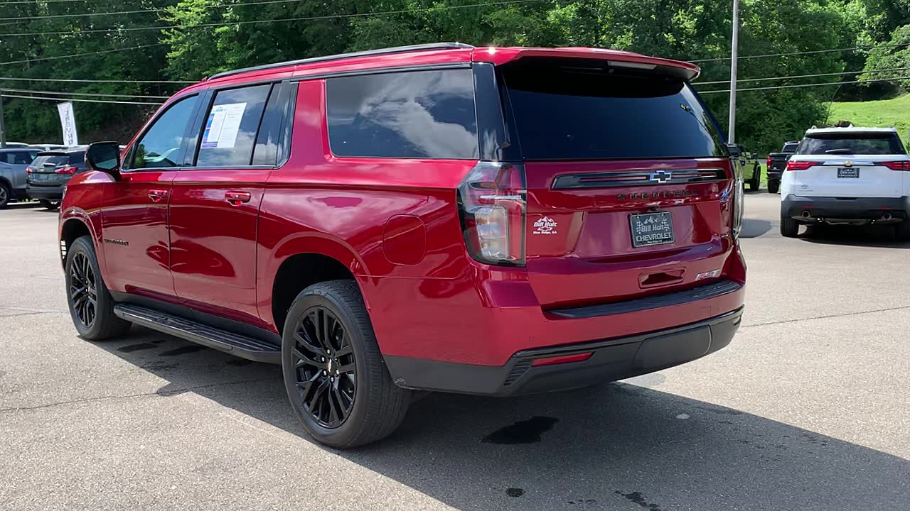 Used 2024 Chevrolet Suburban RST w/ Luxury Package RWD image 2