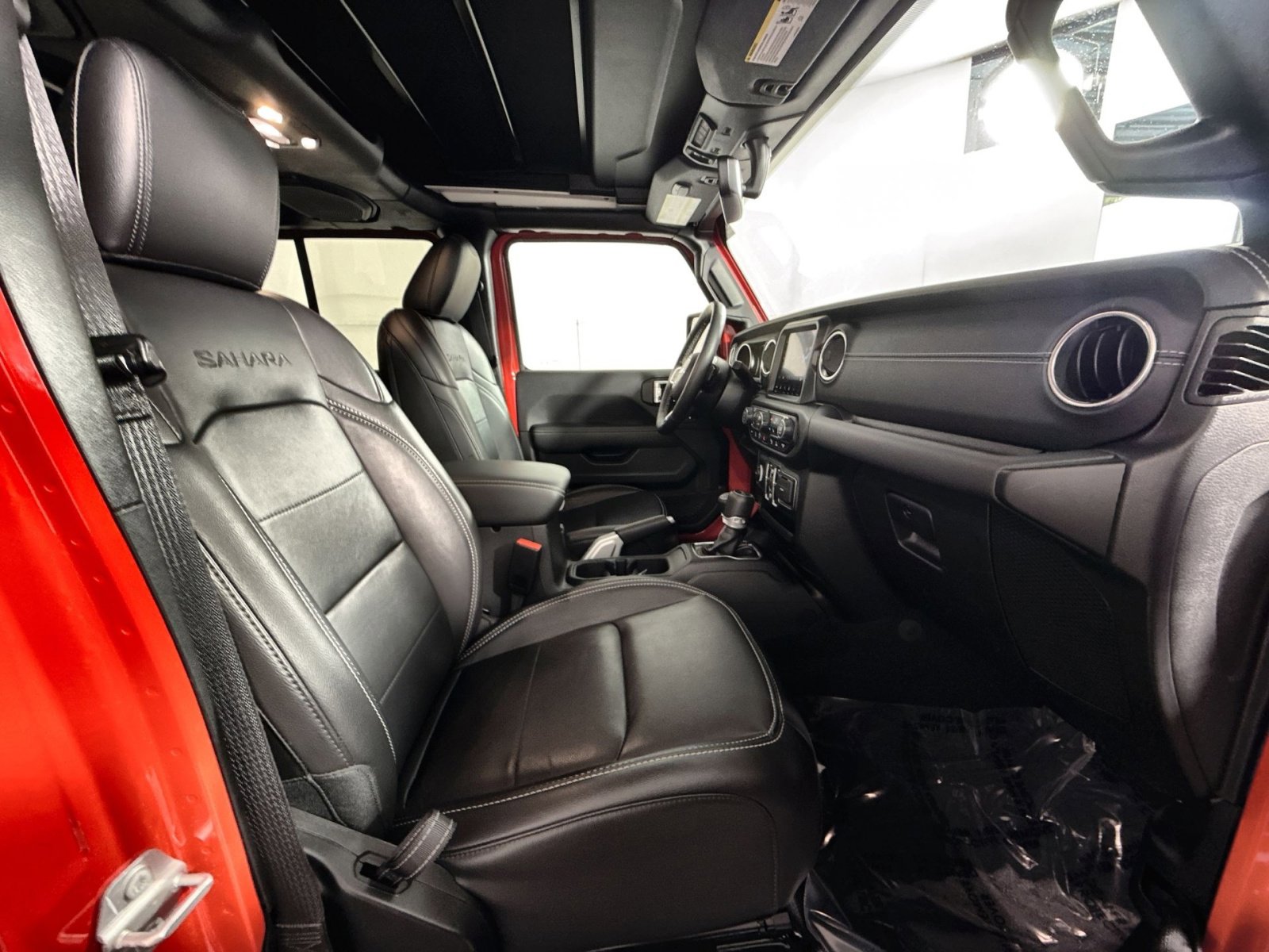 Used 2022 Jeep Wrangler Unlimited Sahara w/ LED Lighting Group image 26