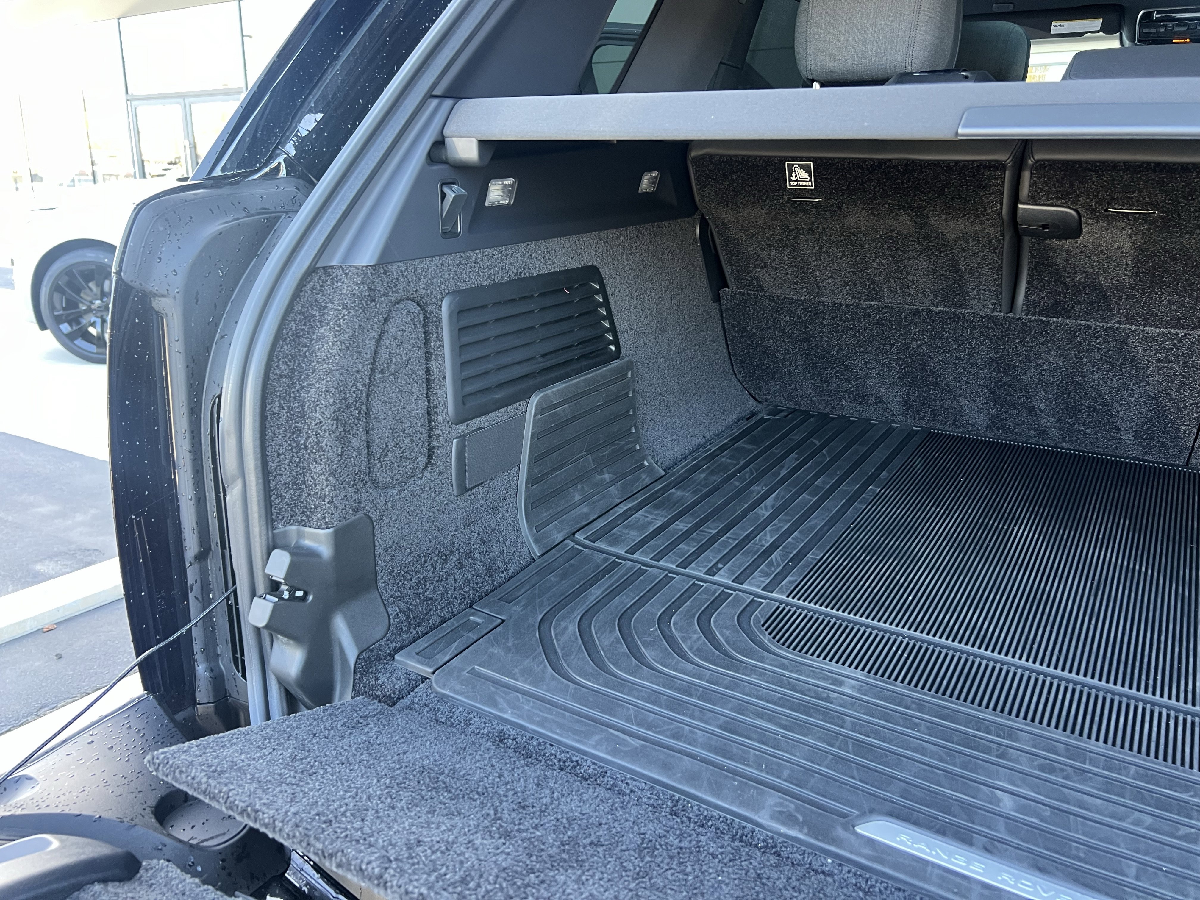 Used 2025 Land Rover Range Rover SE image 33