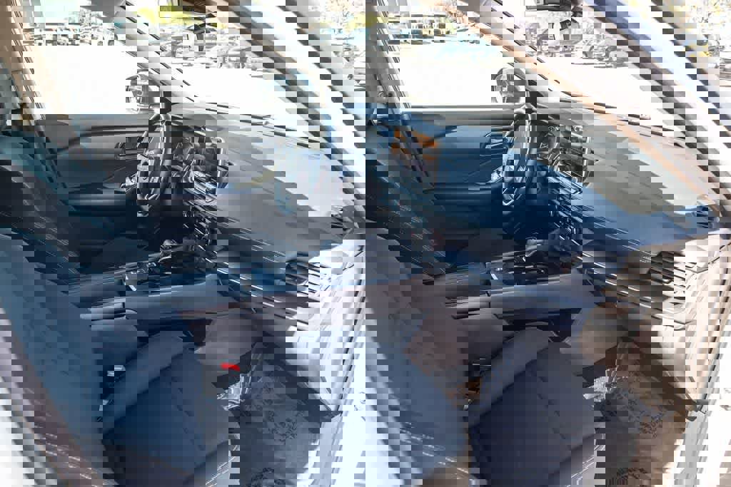 Used 2024 Nissan Rogue S image 15