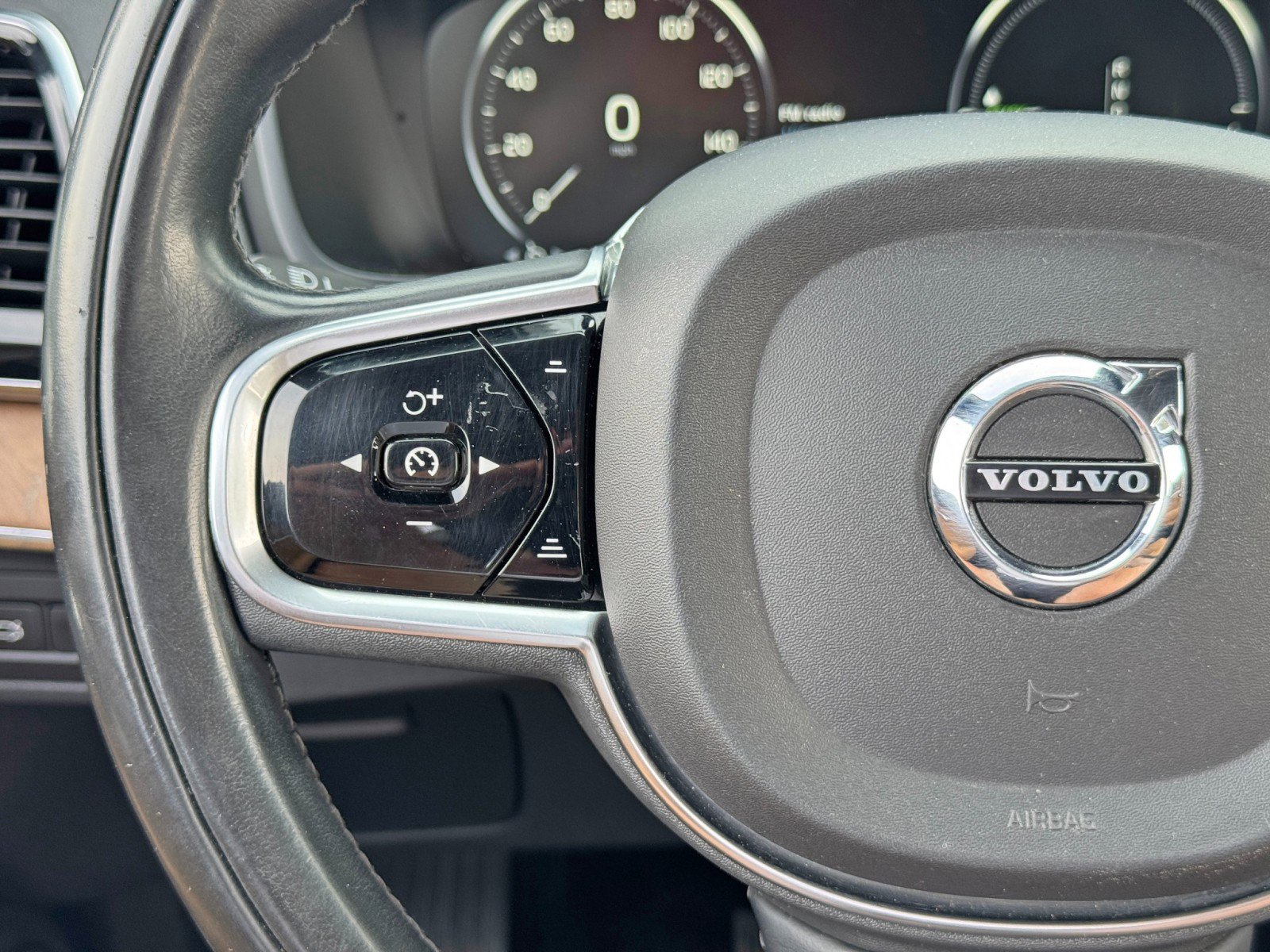 Used 2017 Volvo XC90 T8 Inscription w/ Vision Package image 21