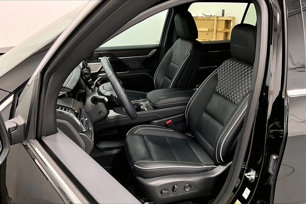 Used 2025 GMC Acadia Denali w/ Super Cruise Package FWD image 31