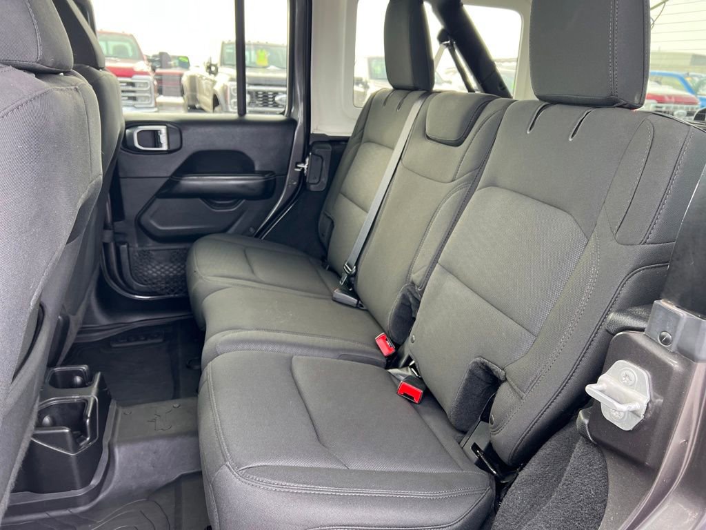 Used 2018 Jeep Wrangler Unlimited Sahara image 21