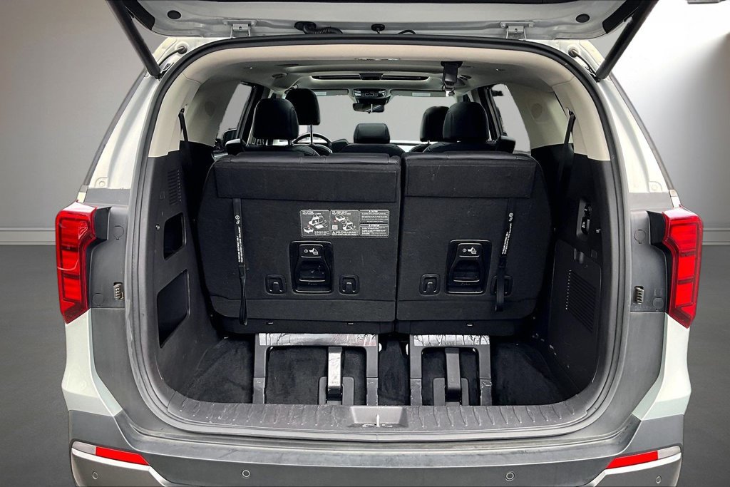 Used 2025 Kia Carnival SX w/ SX Dark Edition Package FWD image 7
