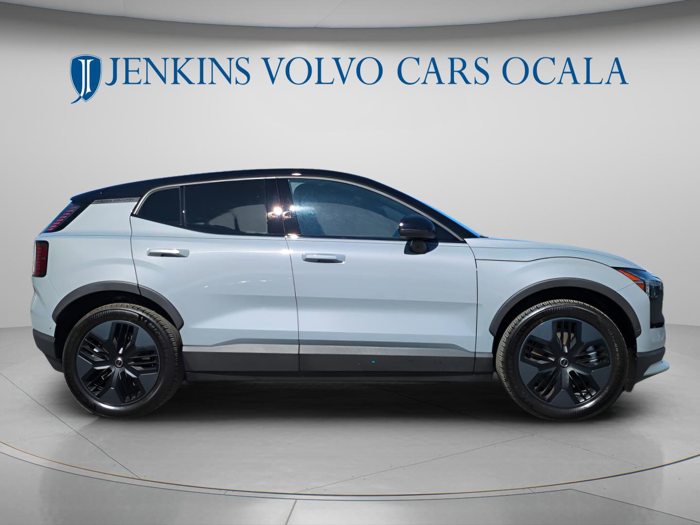 New 2026 Volvo EX30 Cross Country Ultra image 2