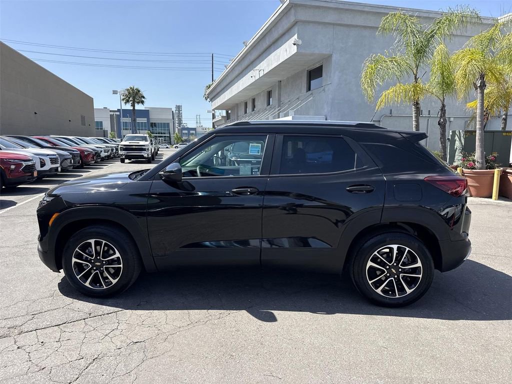 Used 2025 Chevrolet TrailBlazer LT FWD image 6