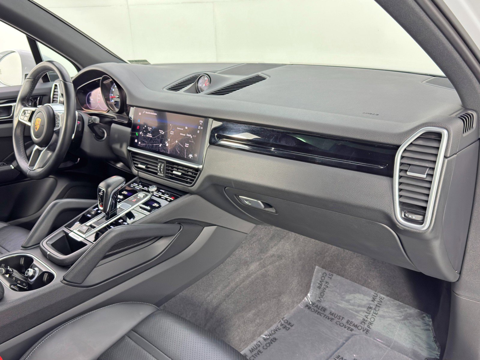 Used 2023 Porsche Cayenne Platinum Edition w/ Premium Package image 15