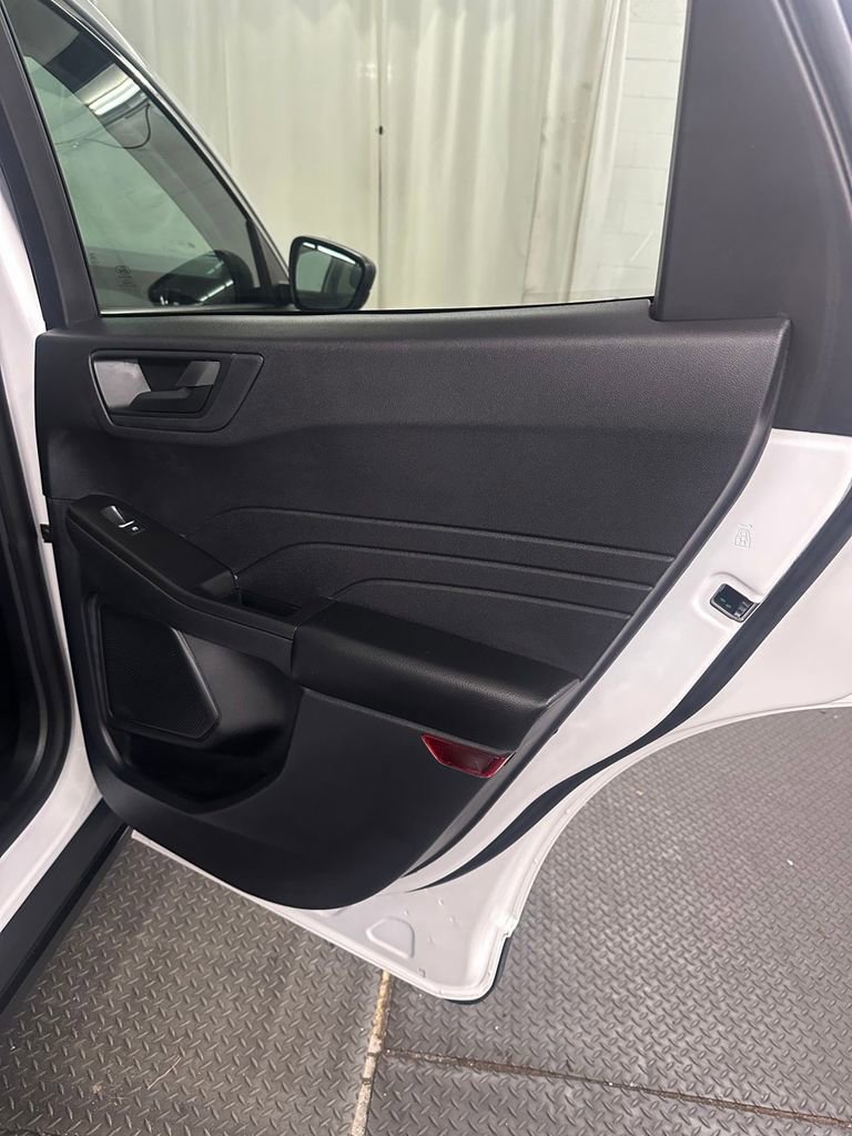 Used 2022 Ford Escape SE AWD/4WD image 28