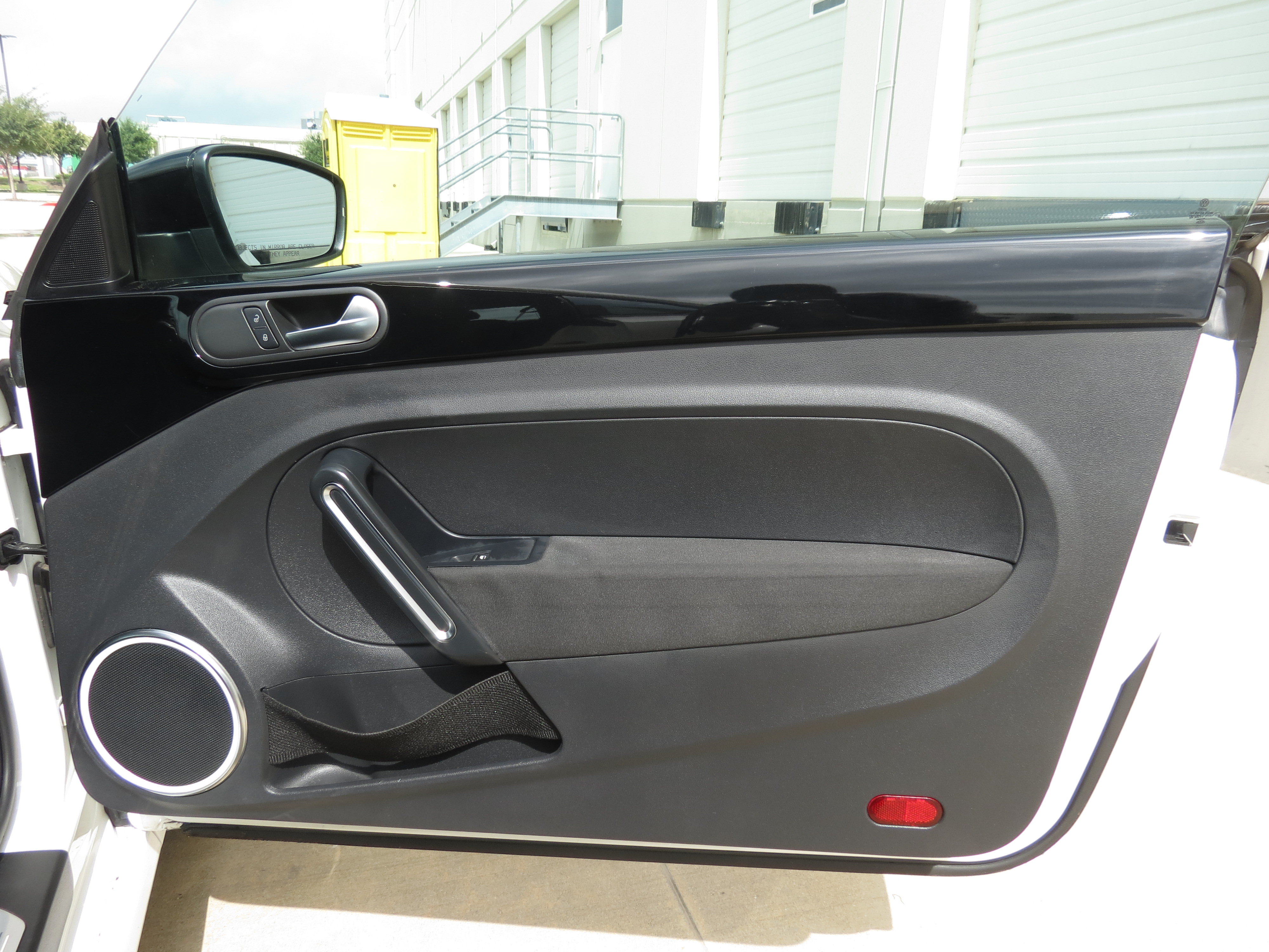 Used 2012 Volkswagen Beetle Turbo FWD image 25