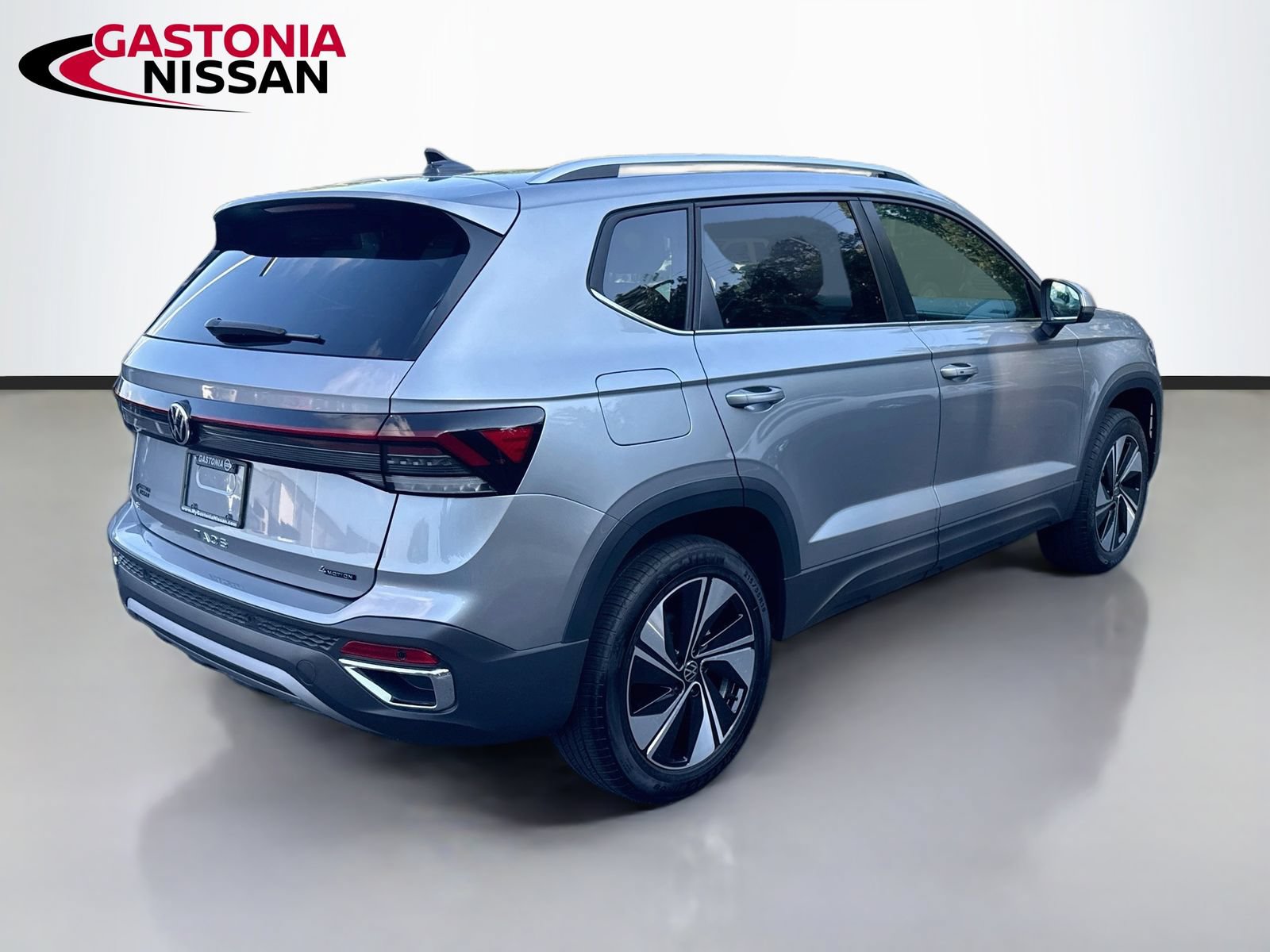 Used 2025 Volkswagen Taos SE AWD/4WD image 9
