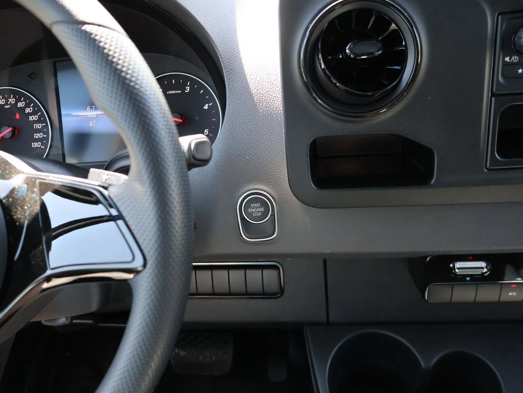 New 2025 Mercedes-Benz Sprinter 2500 image 28