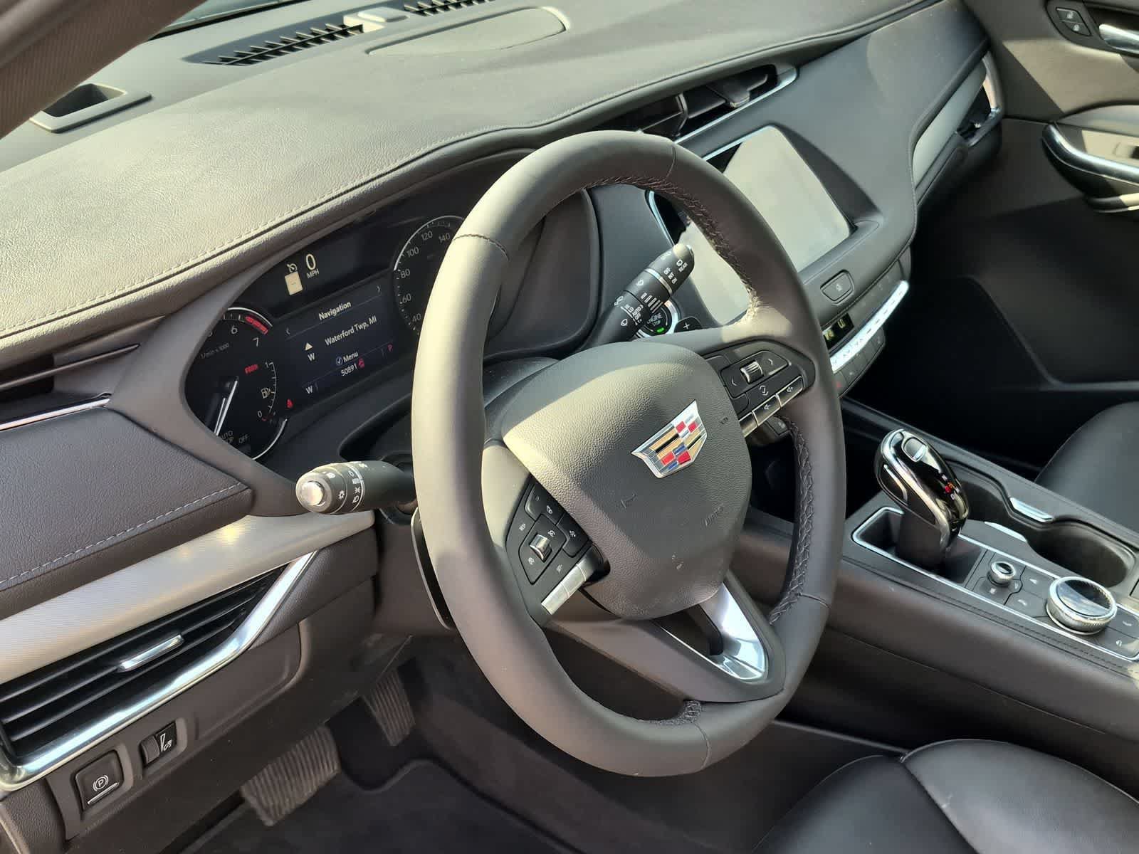 Used 2022 Cadillac XT4 Premium Luxury w/ Enhanced Visibility Package FWD image 10