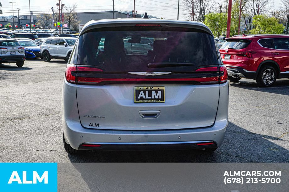 Used 2024 Chrysler Pacifica Touring-L FWD image 10