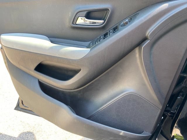 Used 2020 Chevrolet Trax LS FWD image 26