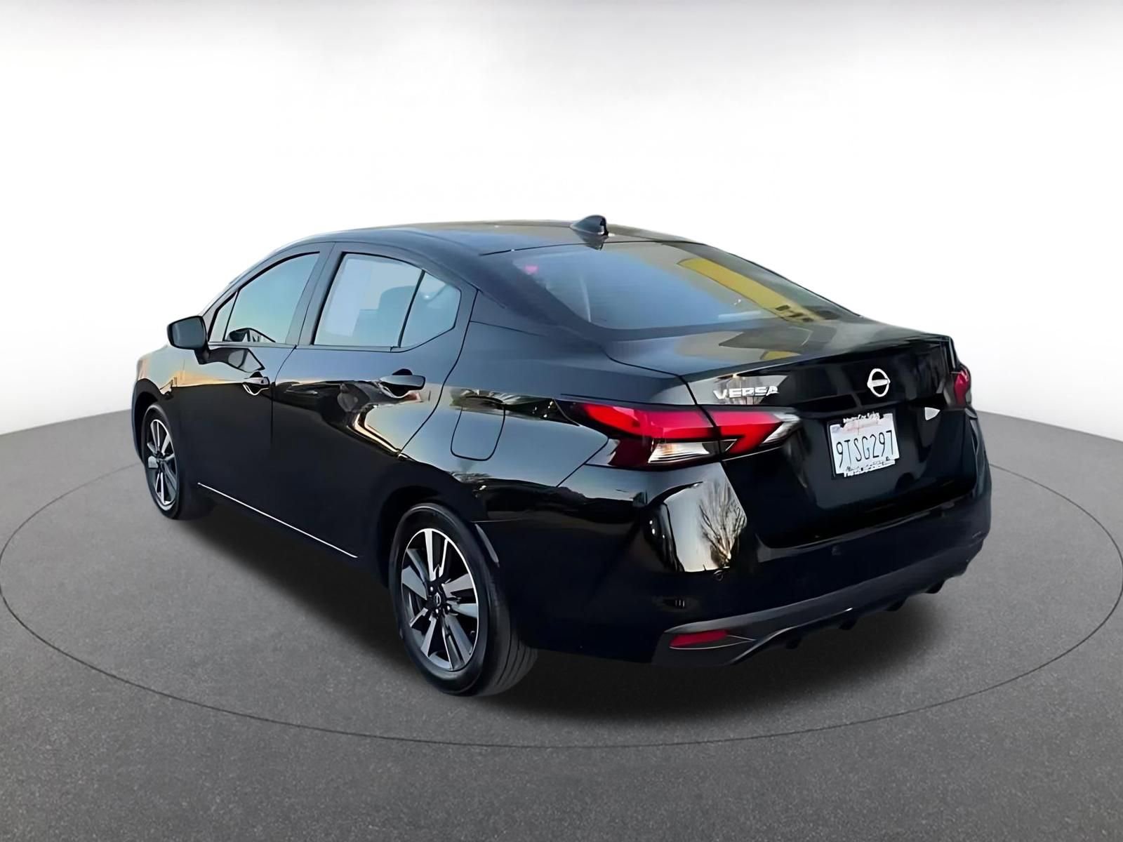 Used 2025 Nissan Versa SV image 10