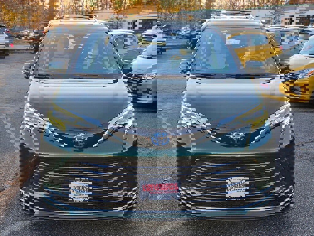 Used 2025 Toyota Sienna Platinum image 7