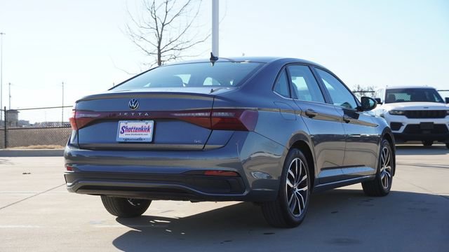Used 2025 Volkswagen Jetta SE image 9