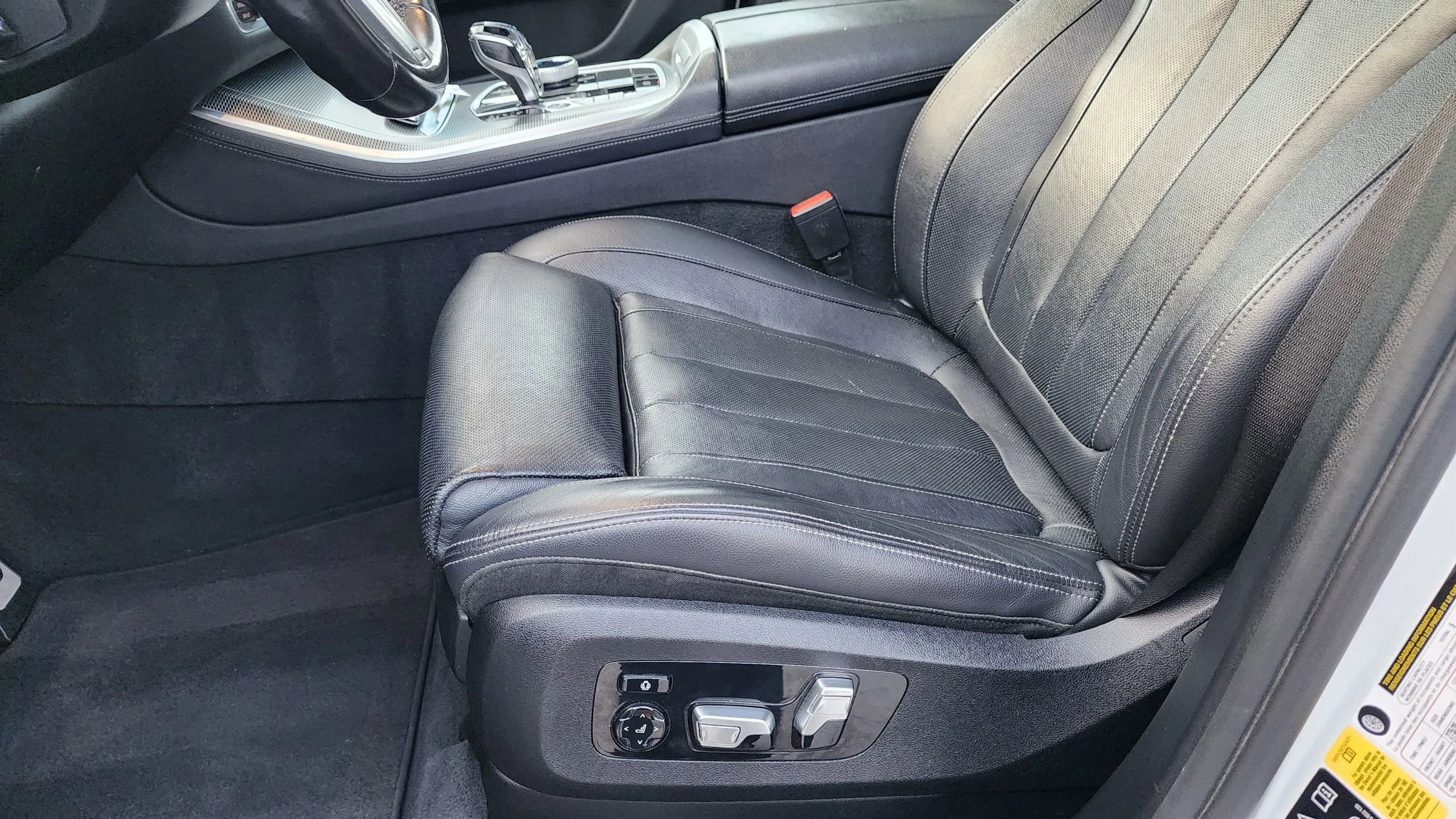 Used 2020 BMW X5 M50i w/ Premium Package image 20