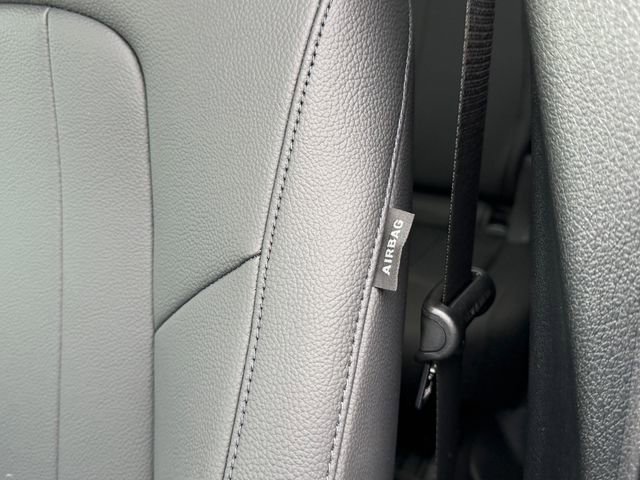 Used 2025 Mercedes-Benz GLB 250 4MATIC image 11