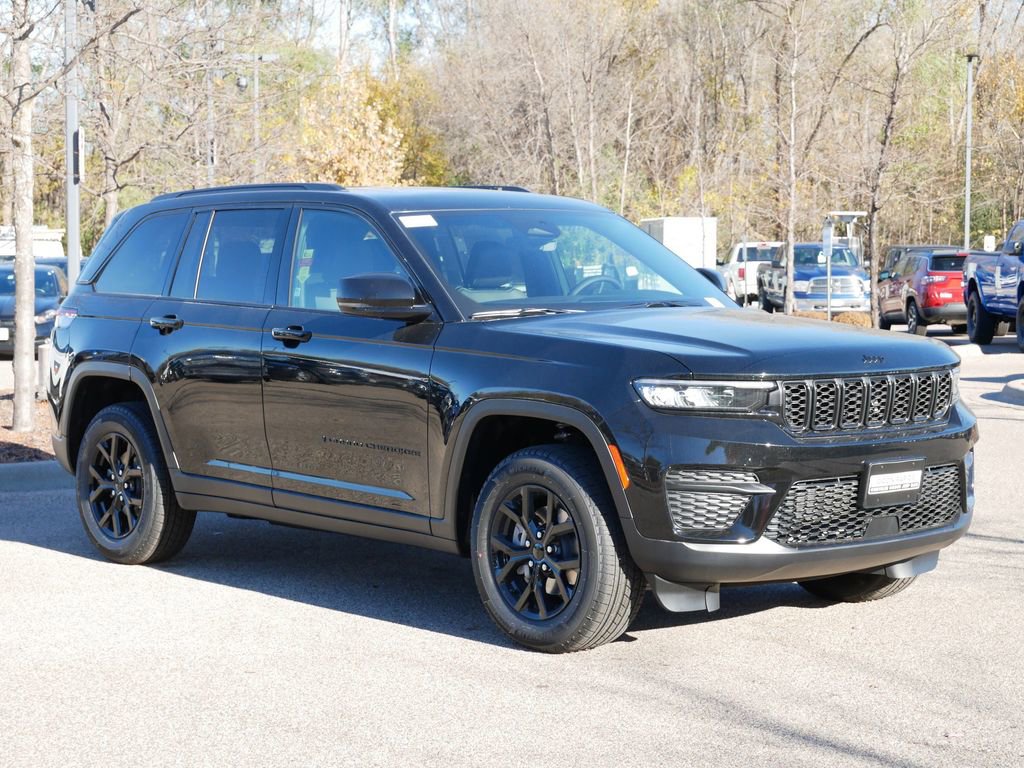 New 2025 Jeep Grand Cherokee Laredo image 2