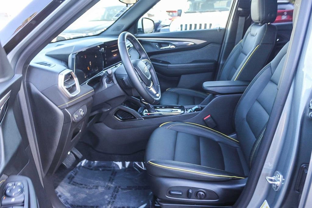 Used 2025 Chevrolet TrailBlazer ACTIV w/ Driver Confidence Package image 17