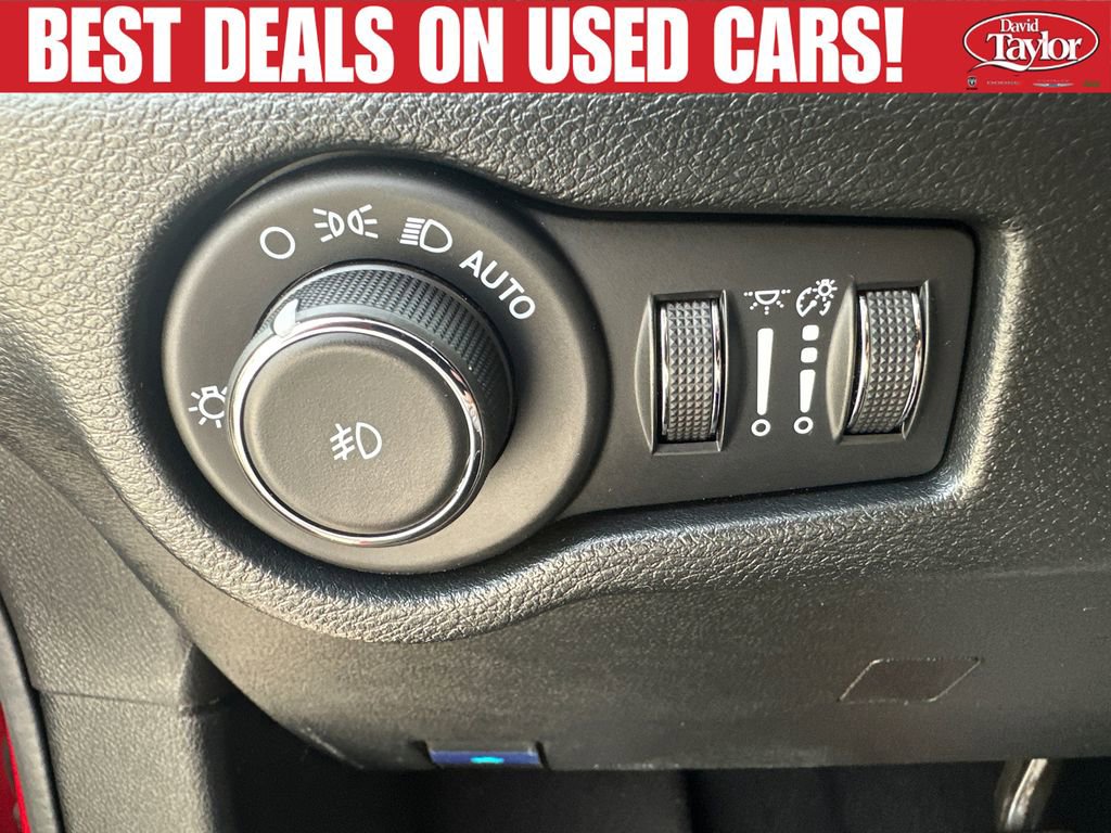 Used 2025 Chrysler Pacifica Limited FWD image 16