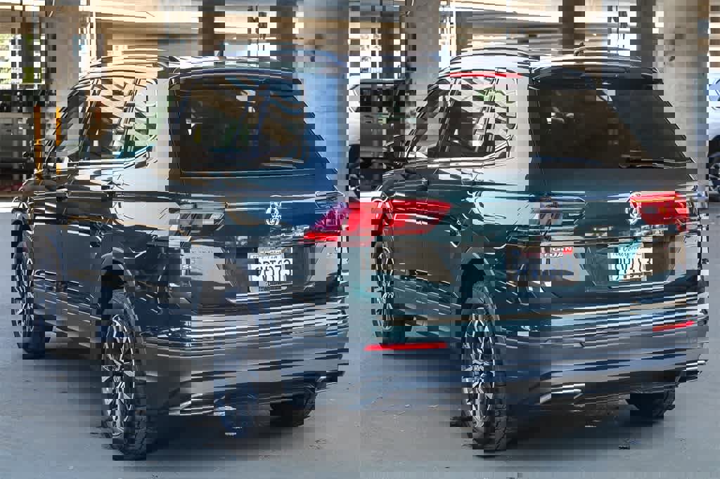 Used 2019 Volkswagen Tiguan SE w/ Panoramic Sunroof Package image 8