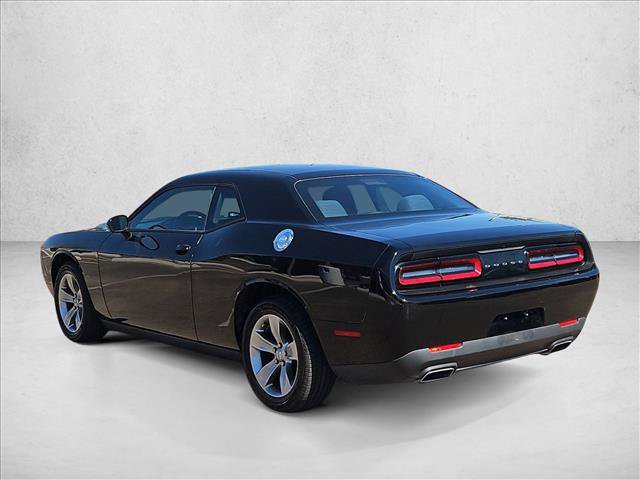 Used 2016 Dodge Challenger SXT RWD image 8
