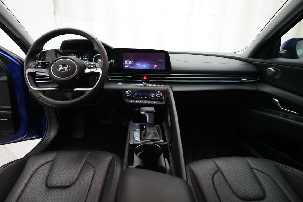 Used 2025 Hyundai Elantra Limited image 5