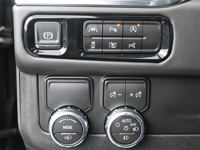 Used 2026 GMC Yukon Denali w/ Sun & Power Step Package image 14