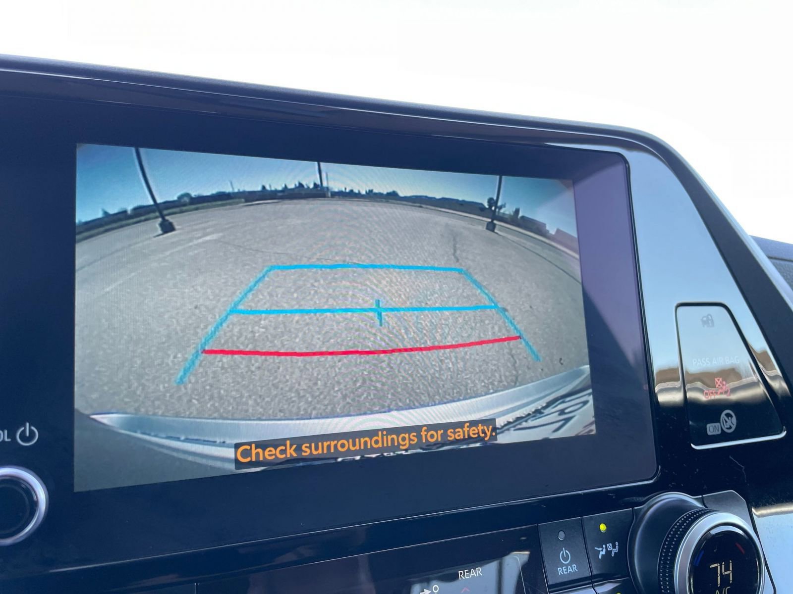 Used 2025 Toyota Highlander LE FWD image 25