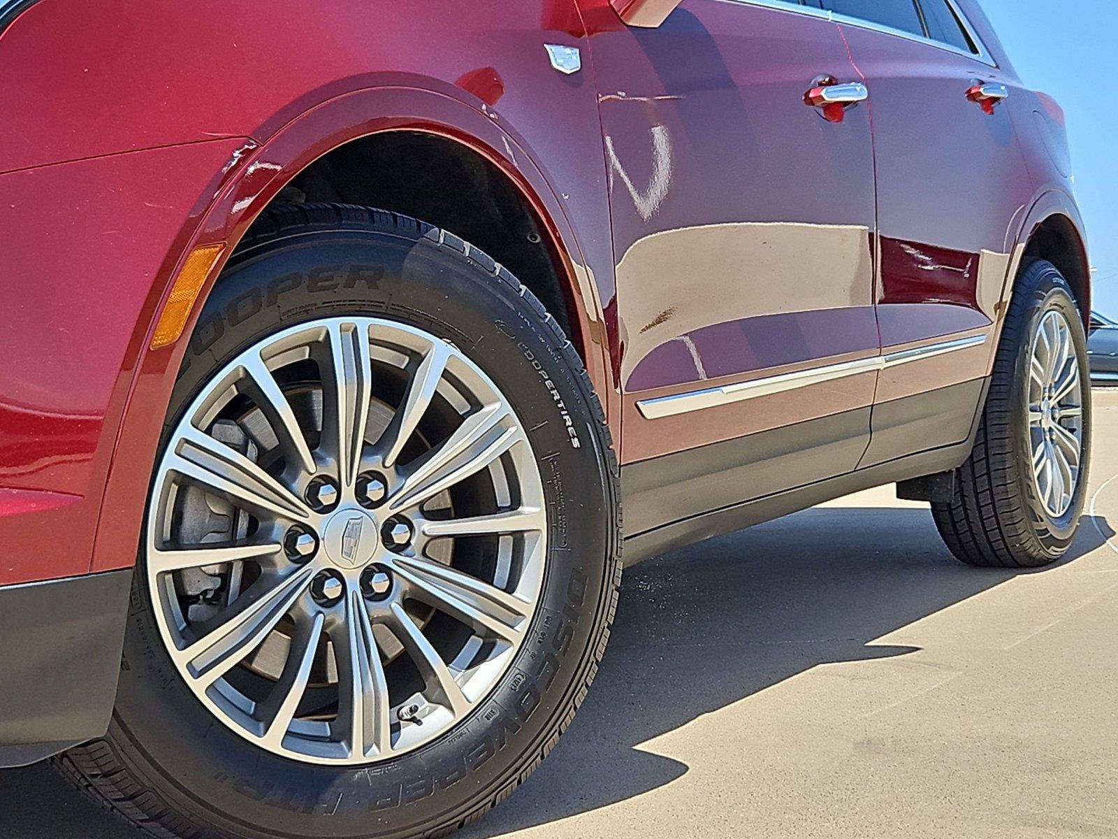 Used 2017 Cadillac XT5 Luxury w/ Driver Awareness Package FWD image 8