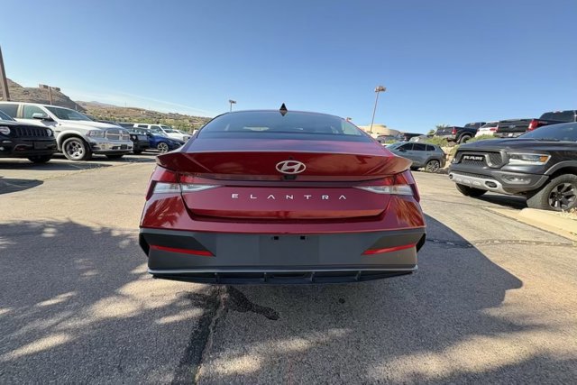 Used 2024 Hyundai Elantra SEL FWD image 4