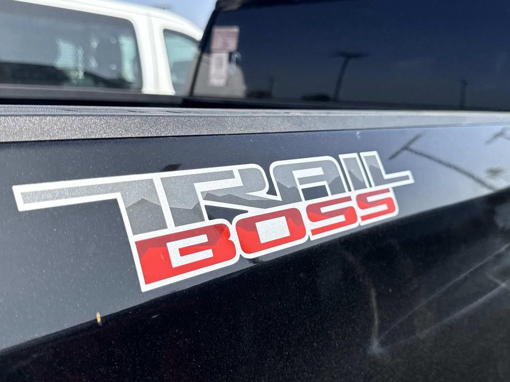 Used 2022 Chevrolet Silverado 1500 LT Trail Boss w/ LPO, Dark Essentials Package image 7