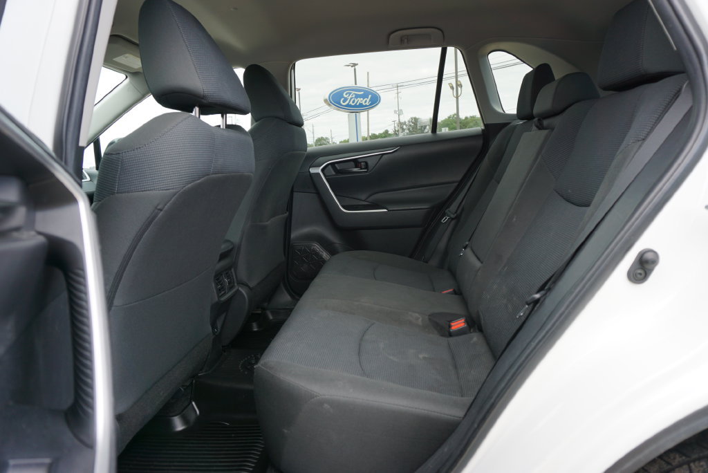 Used 2022 Toyota RAV4 LE AWD/4WD image 11