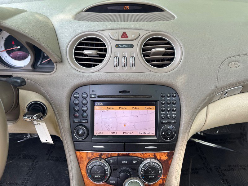 Used 2011 Mercedes-Benz SL 550 image 22