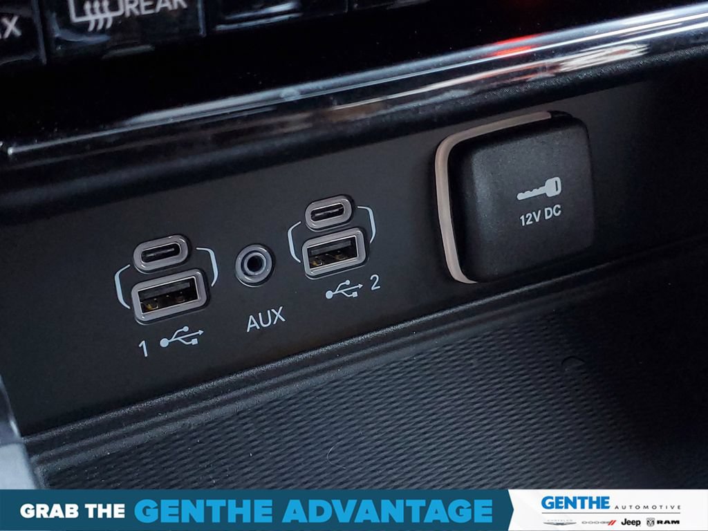 Used 2024 Jeep Grand Cherokee L Altitude AWD/4WD image 21