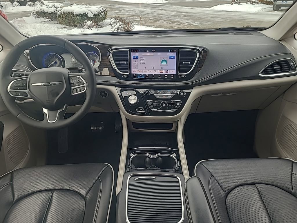 Used 2024 Chrysler Pacifica Limited image 14