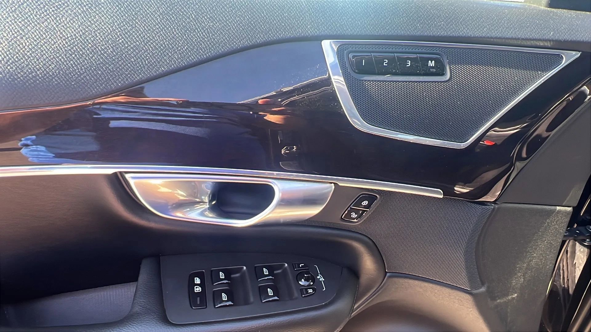 Used 2019 Volvo XC90 T5 Momentum image 23