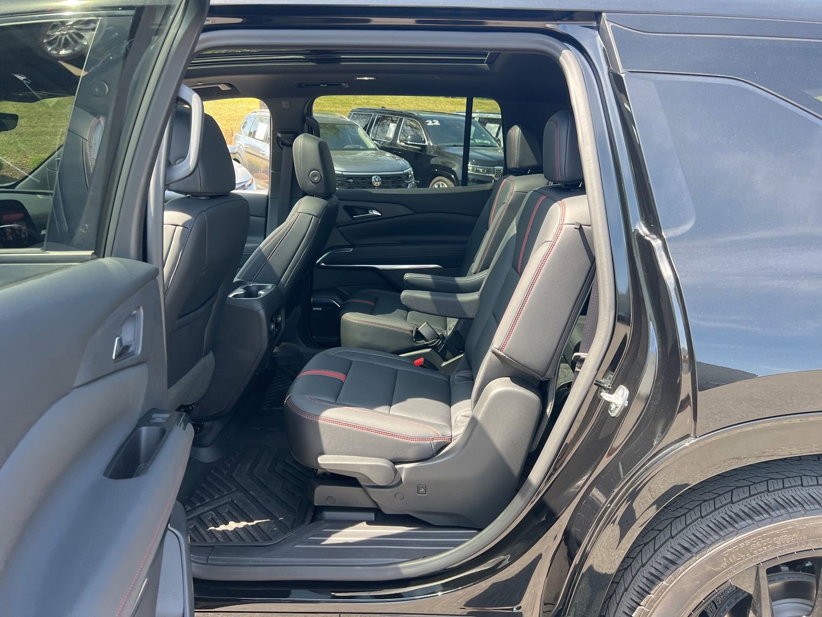 Used 2024 Chevrolet Traverse RS image 28