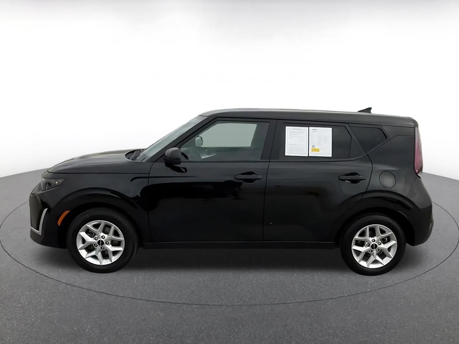 Used 2025 Kia Soul LX w/ LX Technology Package FWD image 8