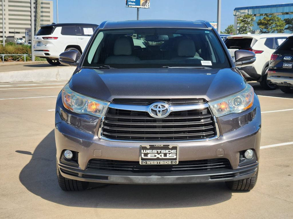 Used 2016 Toyota Highlander XLE FWD image 2
