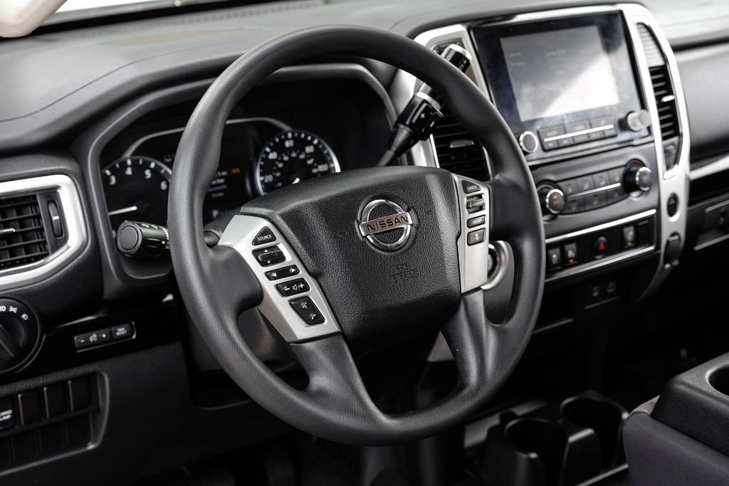 Used 2021 Nissan Titan SV image 12