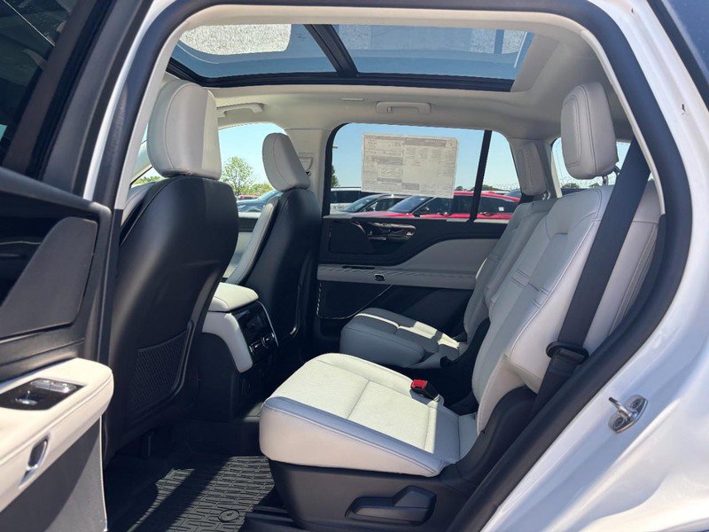 New 2026 Lincoln Aviator AWD image 10
