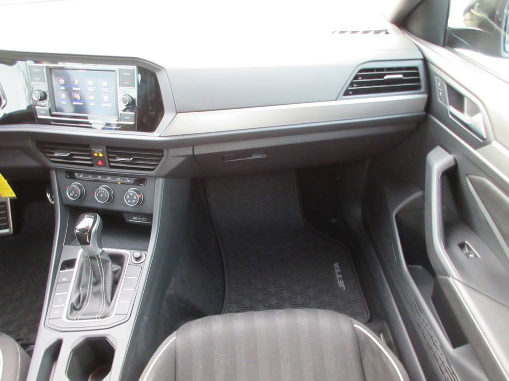 Used 2024 Volkswagen Jetta Sport image 15