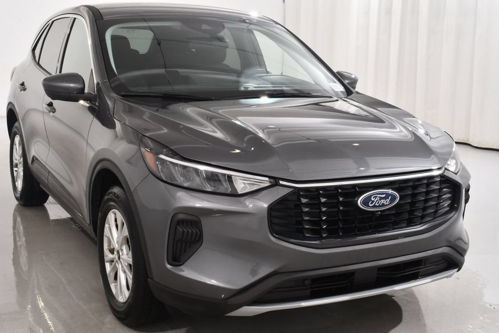 Used 2023 Ford Escape Active w/ Tech Pack #2 AWD/4WD image 4