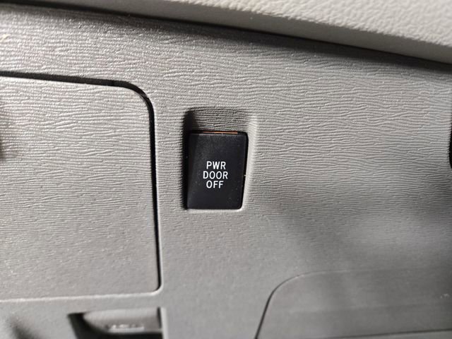 Used 2018 Toyota Sienna LE image 27