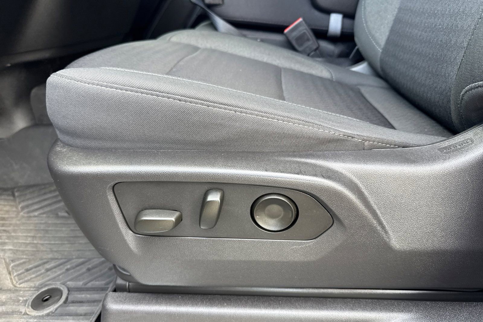 Used 2024 Chevrolet Silverado 1500 LT image 14